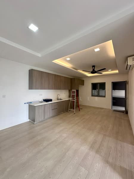 Kondominium untuk Disewa di Lakefront Residence - Chris Lee - Kitchen - PropertyGuru.com.my
