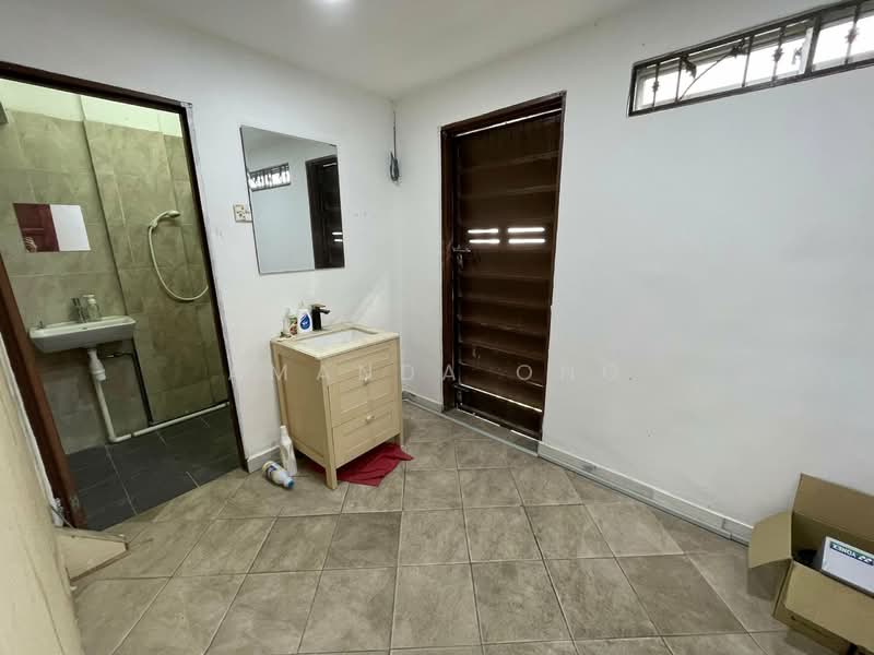 Shop for Sale in SS2 (Petaling Jaya) - Amanda Ong - Bathroom - PropertyGuru.com.my