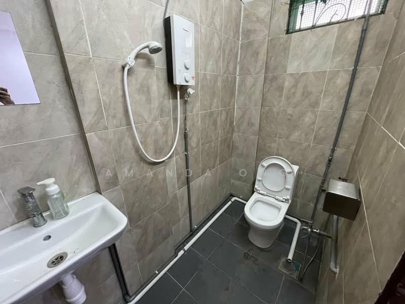 Shop for Sale in SS2 (Petaling Jaya) - Amanda Ong - Bathroom - PropertyGuru.com.my