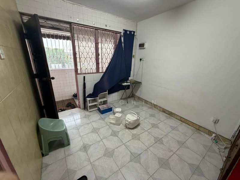 Flat for Sale at Flat Taman Ungku Tun Aminah - Kuu Chin - Balcony - PropertyGuru.com.my