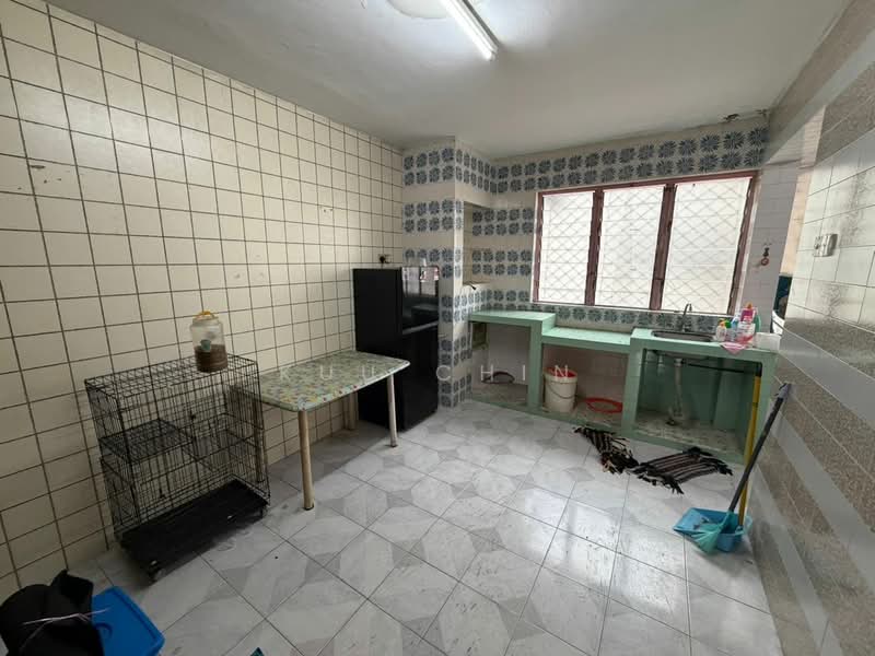 Flat for Sale at Flat Taman Ungku Tun Aminah - Kuu Chin - Kitchen - PropertyGuru.com.my