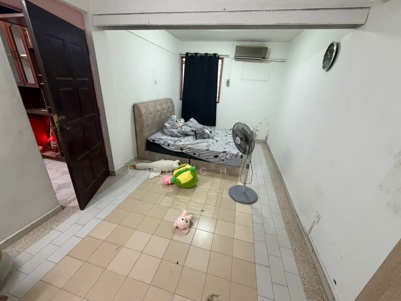 Flat for Sale at Flat Taman Ungku Tun Aminah - Kuu Chin - Bedroom - PropertyGuru.com.my