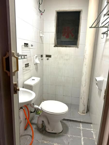 Pangsapuri untuk Dijual di Kemuning Aman - Michelle Lee - Bathroom - PropertyGuru.com.my