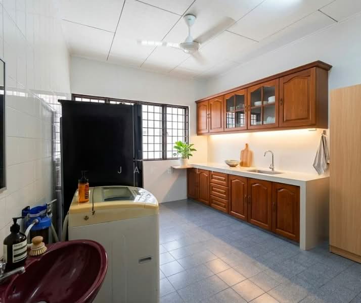 Rumah Teres 2 Tingkat untuk Dijual di Taman Serdang Raya (Seri Kembangan) - Jake Lim - Kitchen - PropertyGuru.com.my