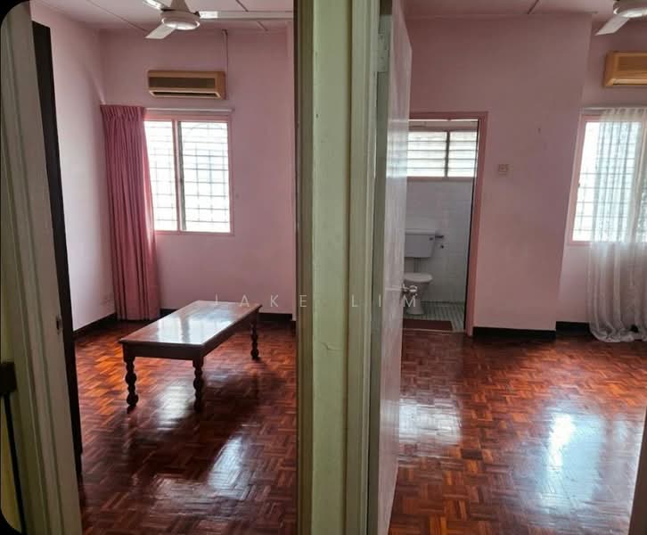 Rumah Teres 2 Tingkat untuk Dijual di Taman Serdang Raya (Seri Kembangan) - Jake Lim - Living Room - PropertyGuru.com.my