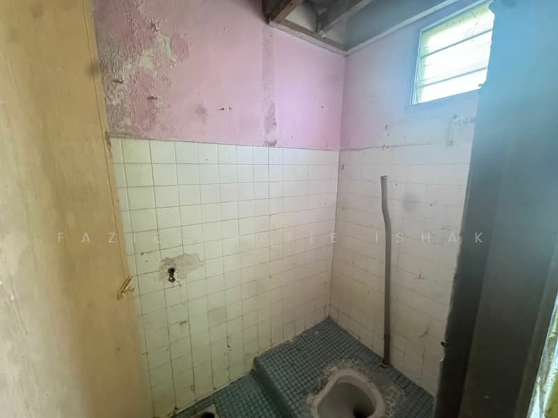 Semi-Detached House for Sale in Kuantan (Pahang) - Fazielawatie Ishak - Bathroom - PropertyGuru.com.my