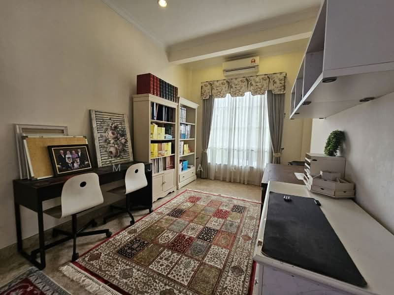 Rumah Berkembar untuk Dijual di Ukay Perdana (Ulu Kelang) - M.J Zairin - Study - PropertyGuru.com.my