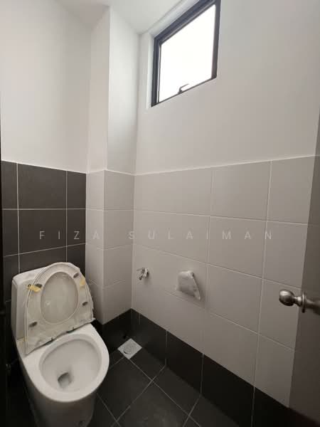 Shop / Office for Rent in Pasir Gudang (Johor) - Fiza Sulaiman - Bathroom - PropertyGuru.com.my