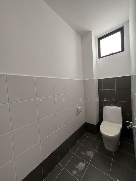 Shop / Office for Rent in Pasir Gudang (Johor) - Fiza Sulaiman - Bathroom - PropertyGuru.com.my