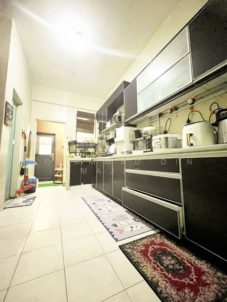 2-storey Terraced House for Sale in Alam Budiman (Shah Alam) - Mohammad Din Majid - Kitchen - PropertyGuru.com.my