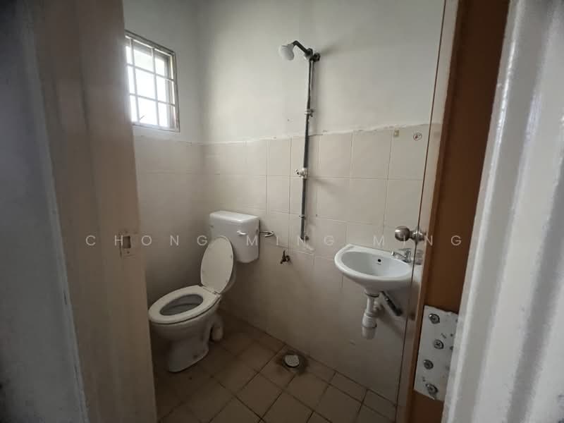 Rumah Teres 2-Tingkat untuk Dijual di Taman Tuanku Jaafar (Sungai Gadut) - Chong Ming Ming - Bathroom - PropertyGuru.com.my