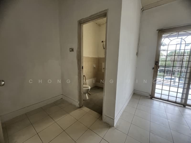 Rumah Teres 2-Tingkat untuk Dijual di Taman Tuanku Jaafar (Sungai Gadut) - Chong Ming Ming - Bathroom - PropertyGuru.com.my