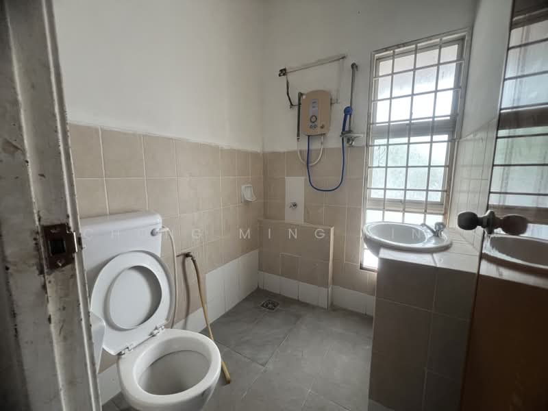 Rumah Teres 2-Tingkat untuk Dijual di Taman Tuanku Jaafar (Sungai Gadut) - Chong Ming Ming - Bathroom - PropertyGuru.com.my