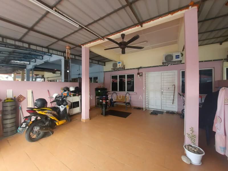 1-storey Terraced House for Sale in Seksyen 30 (Shah Alam) - Yasmin Sulaiman - Exterior - PropertyGuru.com.my