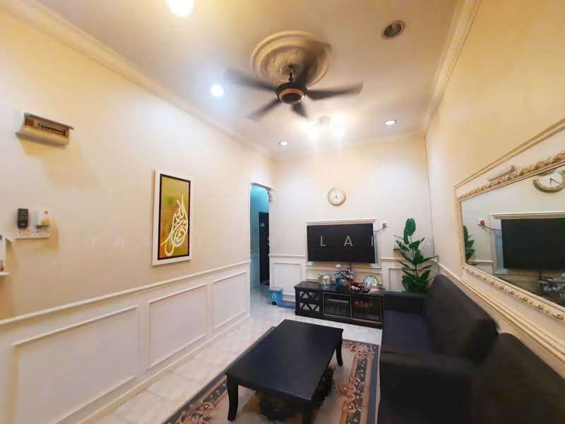 1-storey Terraced House for Sale in Seksyen 30 (Shah Alam) - Yasmin Sulaiman - Living Room - PropertyGuru.com.my