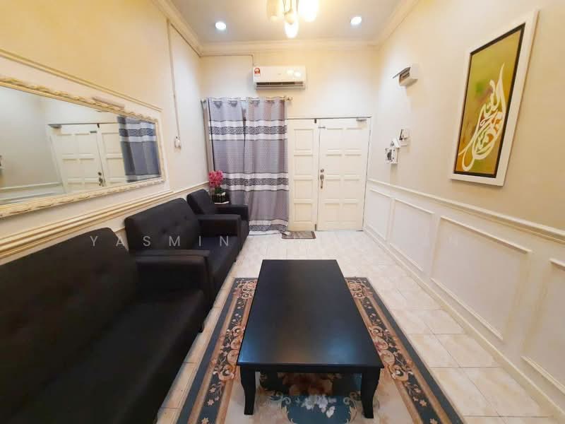 1-storey Terraced House for Sale in Seksyen 30 (Shah Alam) - Yasmin Sulaiman - Living Room - PropertyGuru.com.my