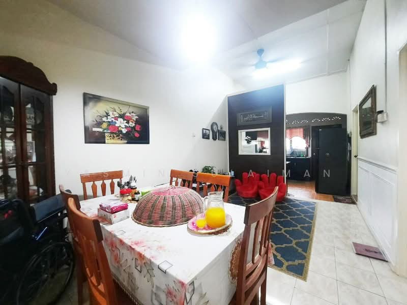 1-storey Terraced House for Sale in Seksyen 30 (Shah Alam) - Yasmin Sulaiman - Dining Room - PropertyGuru.com.my