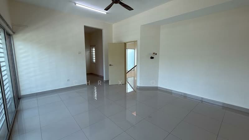 Rumah Teres untuk Disewa di Nilai (Negeri Sembilan) - Chrix Soo - Living Room - PropertyGuru.com.my