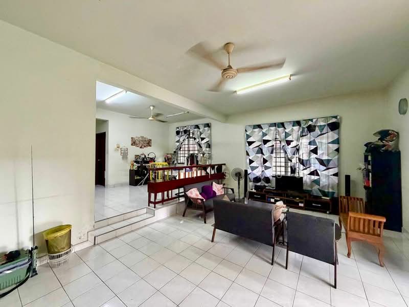 Semi-Detached House for Sale in Taman Perling (Perling) - Amir Faris Rusli - Living Room - PropertyGuru.com.my