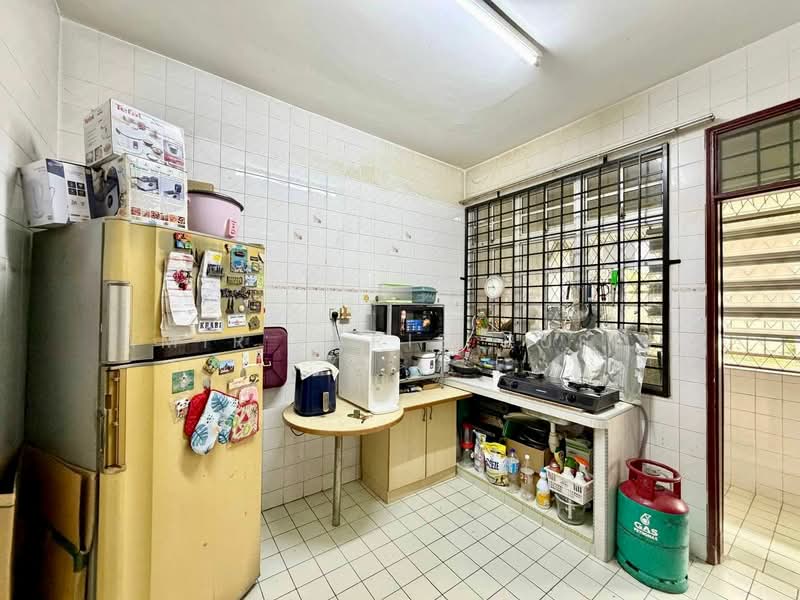 Semi-Detached House for Sale in Taman Perling (Perling) - Amir Faris Rusli - Kitchen - PropertyGuru.com.my