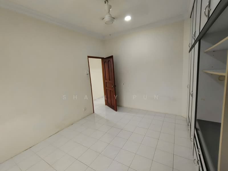 Condominium for Sale at Sri Manja Court - Shally Pun - Bedroom - PropertyGuru.com.my
