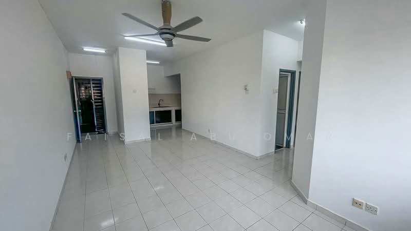 Pangsapuri untuk Dijual di Antara Apartment - Faisal Abu Omar - Living Room - PropertyGuru.com.my