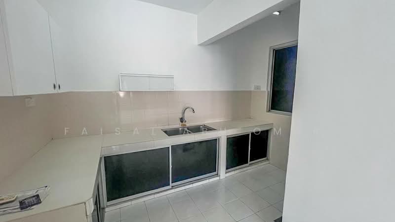 Pangsapuri untuk Dijual di Antara Apartment - Faisal Abu Omar - Kitchen - PropertyGuru.com.my