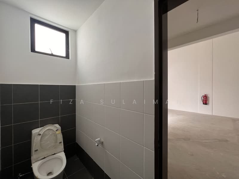 Kedai / Pejabat untuk Disewa di Pasir Gudang (Johor) - Fiza Sulaiman - Bathroom - PropertyGuru.com.my