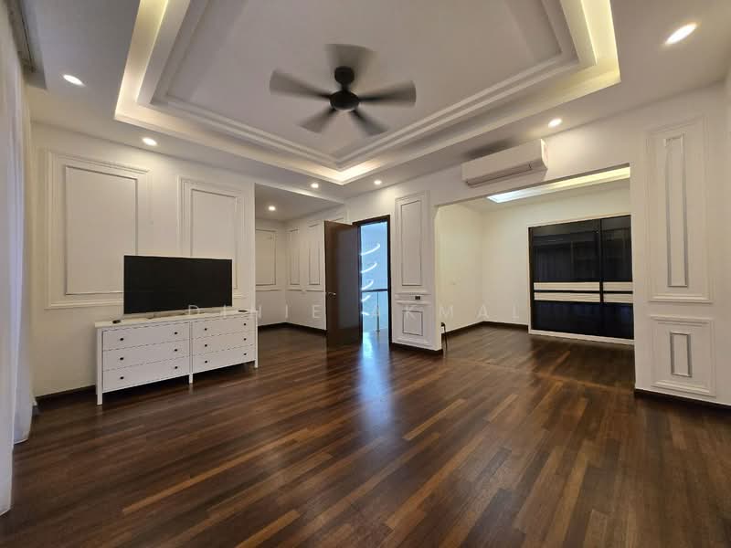 Rumah Berkembar untuk Dijual di Telok Panglima Garang (Selangor) - Dinie Akmal - Living Room - PropertyGuru.com.my
