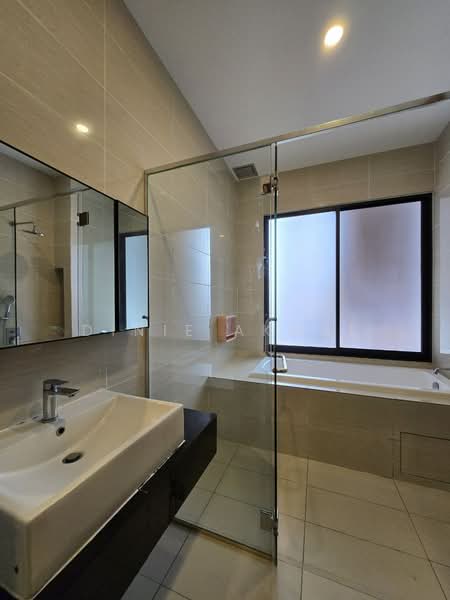 Rumah Berkembar untuk Dijual di Telok Panglima Garang (Selangor) - Dinie Akmal - Bathroom - PropertyGuru.com.my