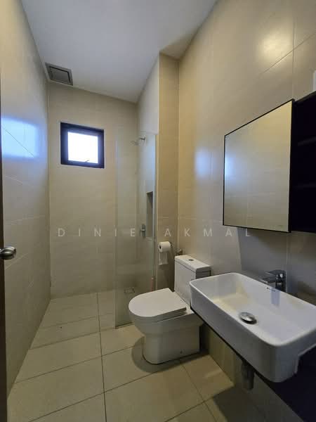 Rumah Berkembar untuk Dijual di Telok Panglima Garang (Selangor) - Dinie Akmal - Bathroom - PropertyGuru.com.my