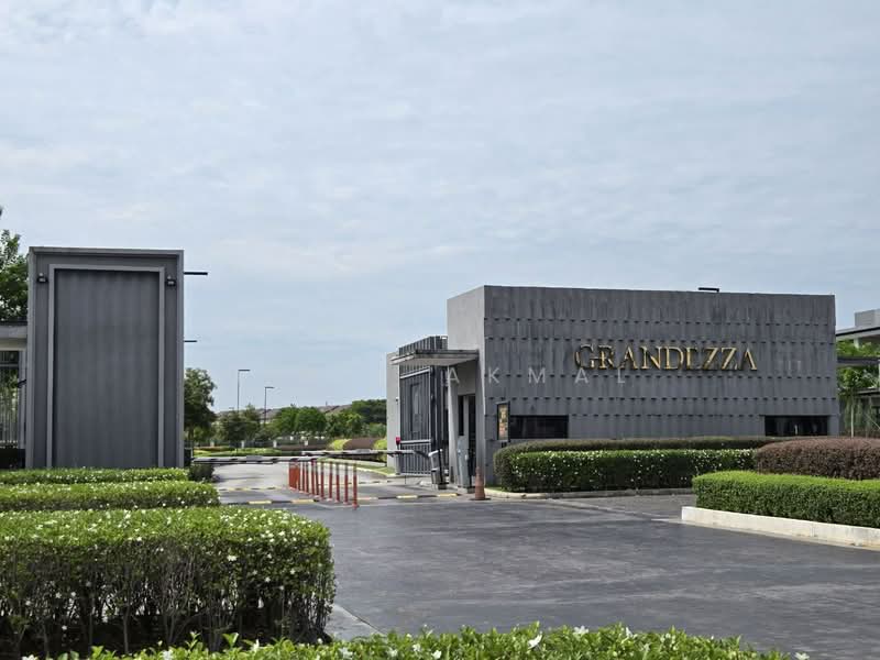 Rumah Berkembar untuk Dijual di Telok Panglima Garang (Selangor) - Dinie Akmal - Exterior - PropertyGuru.com.my