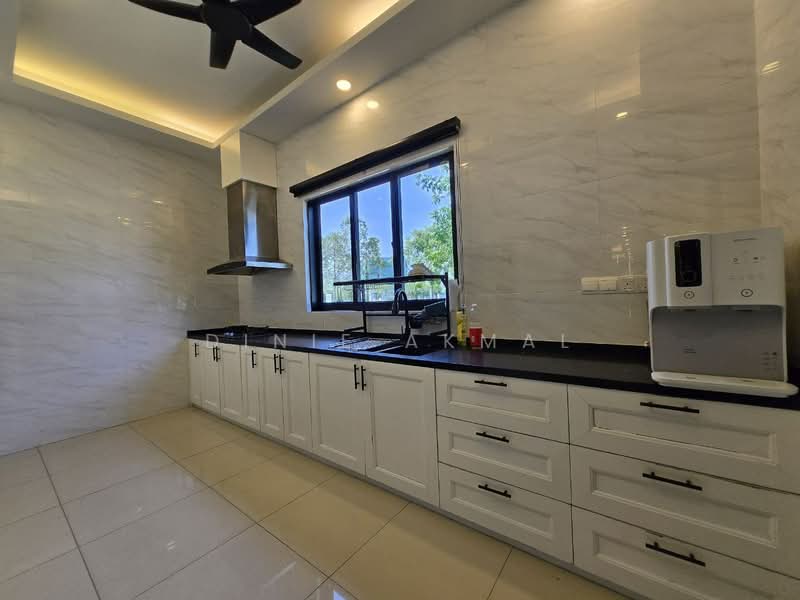 Rumah Berkembar untuk Dijual di Telok Panglima Garang (Selangor) - Dinie Akmal - Kitchen - PropertyGuru.com.my