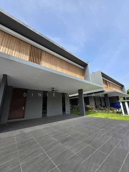 Rumah Berkembar untuk Dijual di Telok Panglima Garang (Selangor) - Dinie Akmal - Exterior - PropertyGuru.com.my