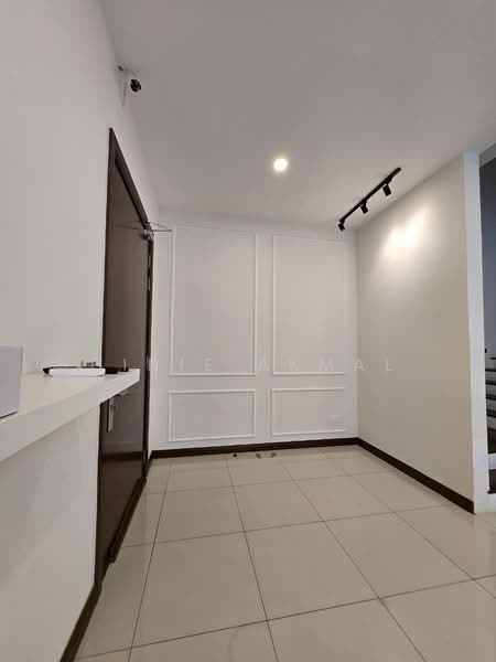 Rumah Berkembar untuk Dijual di Telok Panglima Garang (Selangor) - Dinie Akmal - Entrance - PropertyGuru.com.my