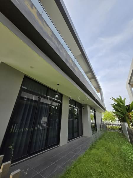Rumah Berkembar untuk Dijual di Telok Panglima Garang (Selangor) - Dinie Akmal - Exterior - PropertyGuru.com.my