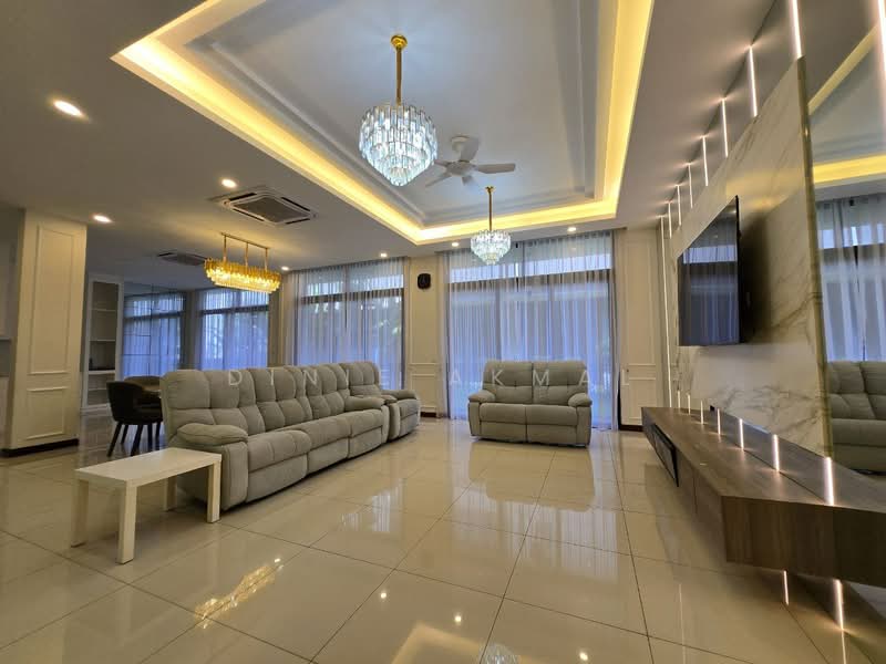Rumah Berkembar untuk Dijual di Telok Panglima Garang (Selangor) - Dinie Akmal - Living Room - PropertyGuru.com.my