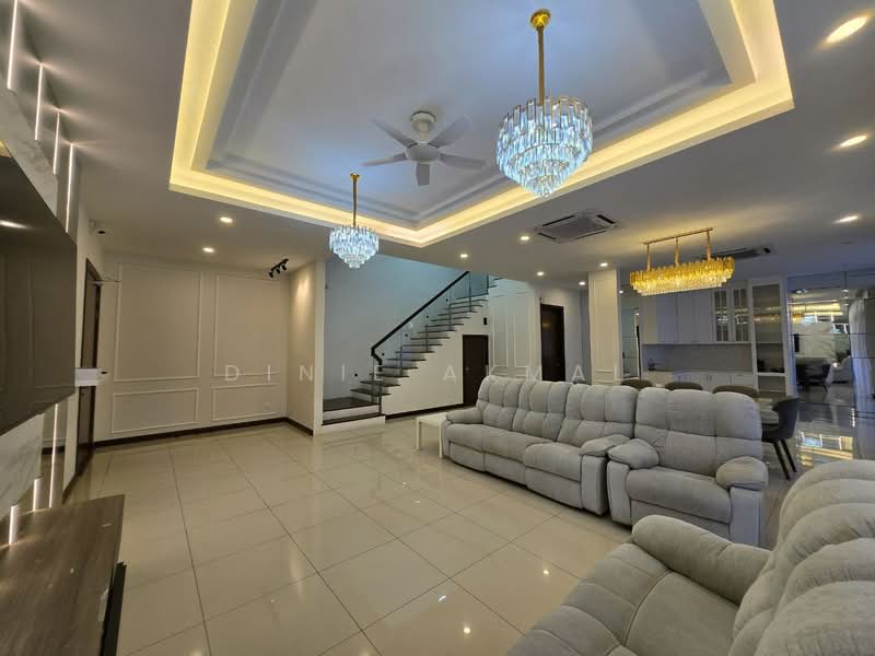 Rumah Berkembar untuk Dijual di Telok Panglima Garang (Selangor) - Dinie Akmal - Living Room - PropertyGuru.com.my