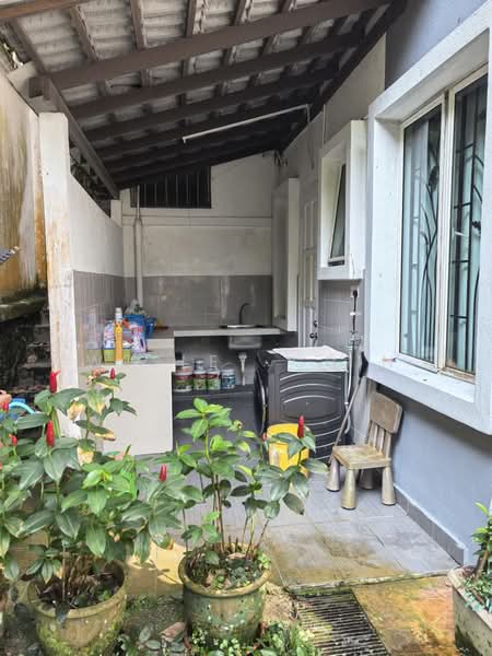 Rumah Berkembar untuk Dijual di Seksyen 9 (Petaling Jaya) - Wesley Chin - Exterior - PropertyGuru.com.my