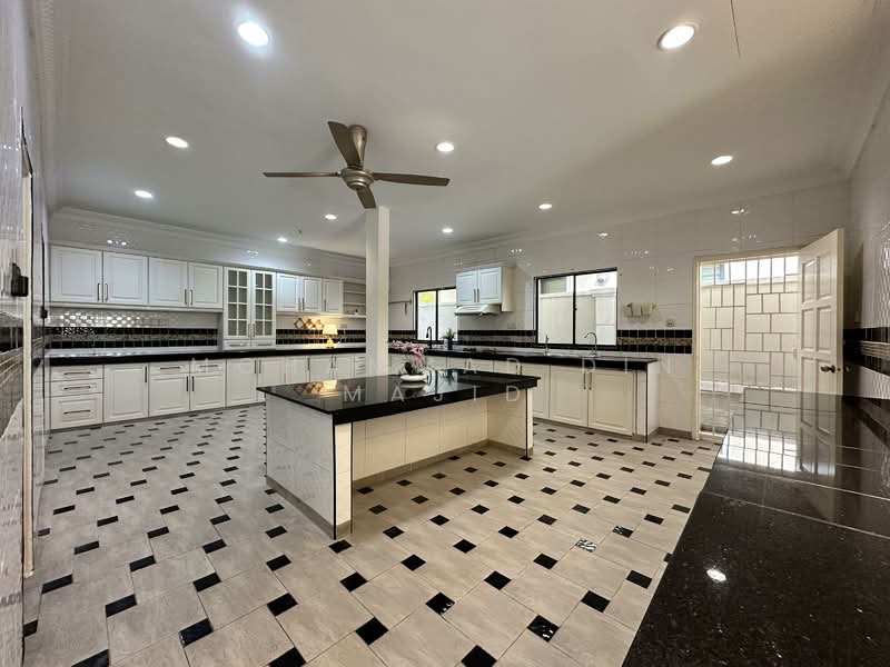 Banglo Pautan untuk Dijual di Bukit Bandaraya (Shah Alam) - Mohammad Din Majid - Kitchen - PropertyGuru.com.my