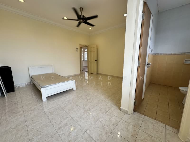 Banglo Pautan untuk Dijual di Bukit Bandaraya (Shah Alam) - Mohammad Din Majid - Bedroom - PropertyGuru.com.my