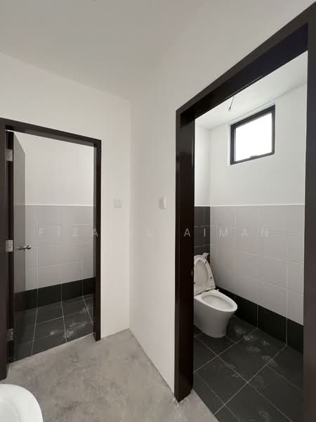 Kedai / Pejabat untuk Disewa di Pasir Gudang (Johor) - Fiza Sulaiman - Bathroom - PropertyGuru.com.my
