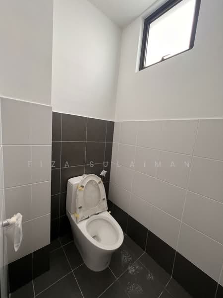 Kedai / Pejabat untuk Disewa di Pasir Gudang (Johor) - Fiza Sulaiman - Bathroom - PropertyGuru.com.my