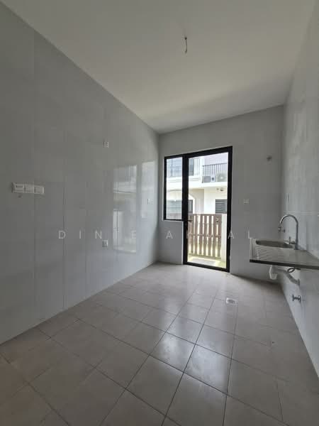 Semi-Detached House for Sale in Setia Safiro (Cyberjaya) - Dinie Akmal - Kitchen - PropertyGuru.com.my
