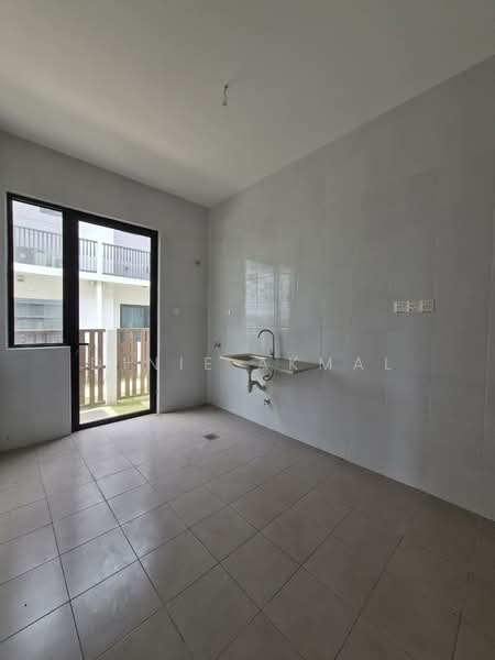 Semi-Detached House for Sale in Setia Safiro (Cyberjaya) - Dinie Akmal - Kitchen - PropertyGuru.com.my