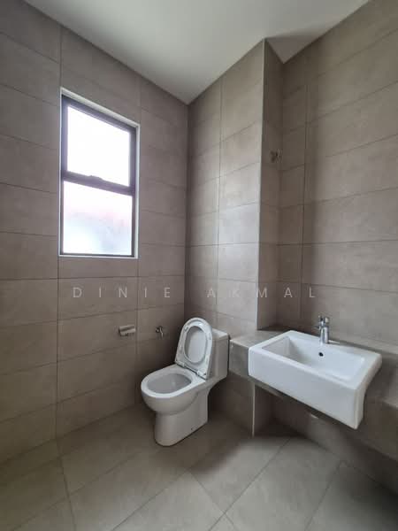 Semi-Detached House for Sale in Setia Safiro (Cyberjaya) - Dinie Akmal - Bathroom - PropertyGuru.com.my