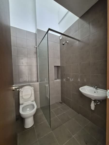 Semi-Detached House for Sale in Setia Safiro (Cyberjaya) - Dinie Akmal - Bathroom - PropertyGuru.com.my