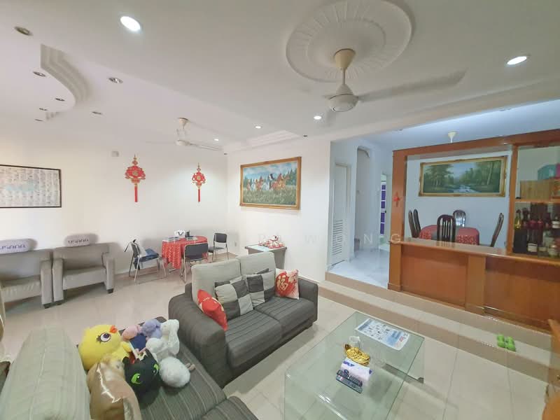 Rumah Teres 2 Tingkat untuk Dijual di Taman Serdang Raya (Seri Kembangan) - Philip Wong - Living Room - PropertyGuru.com.my