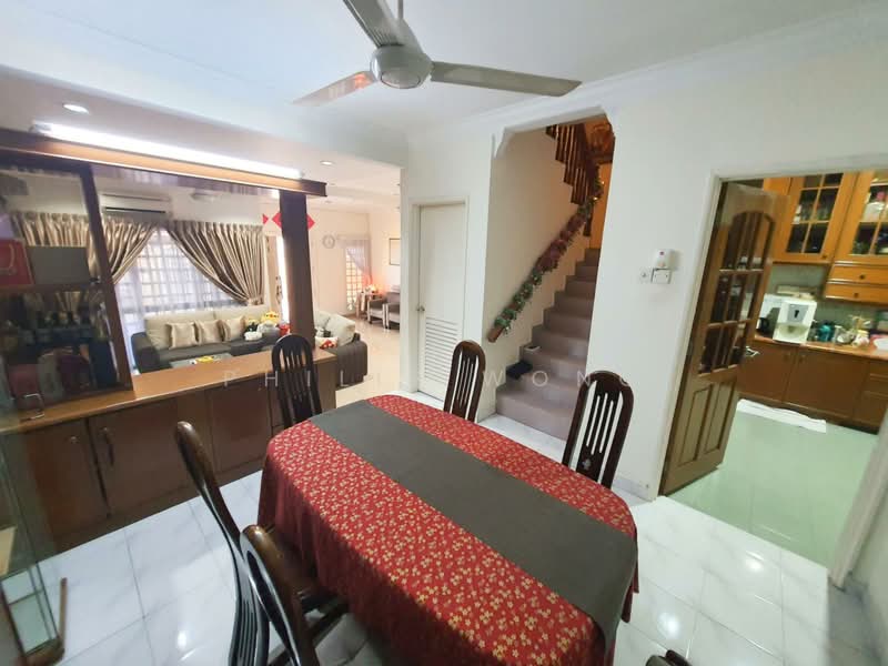 Rumah Teres 2 Tingkat untuk Dijual di Taman Serdang Raya (Seri Kembangan) - Philip Wong - Living Room - PropertyGuru.com.my