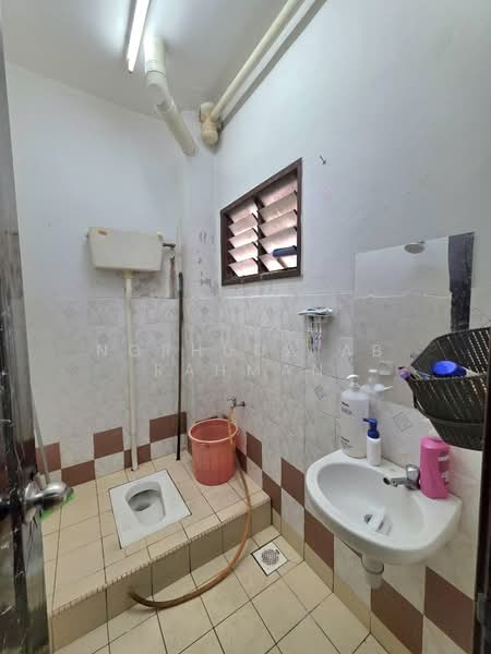Rumah Teres 2 Tingkat untuk Dijual di Seksyen 7 (Bangi) - Norhuda Ab Rahman - Bathroom - PropertyGuru.com.my